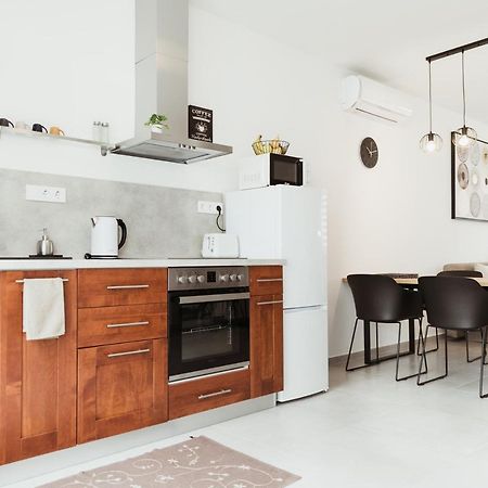 Major11 Apartman - Zsolnay Negyed Pecs Bagian luar foto