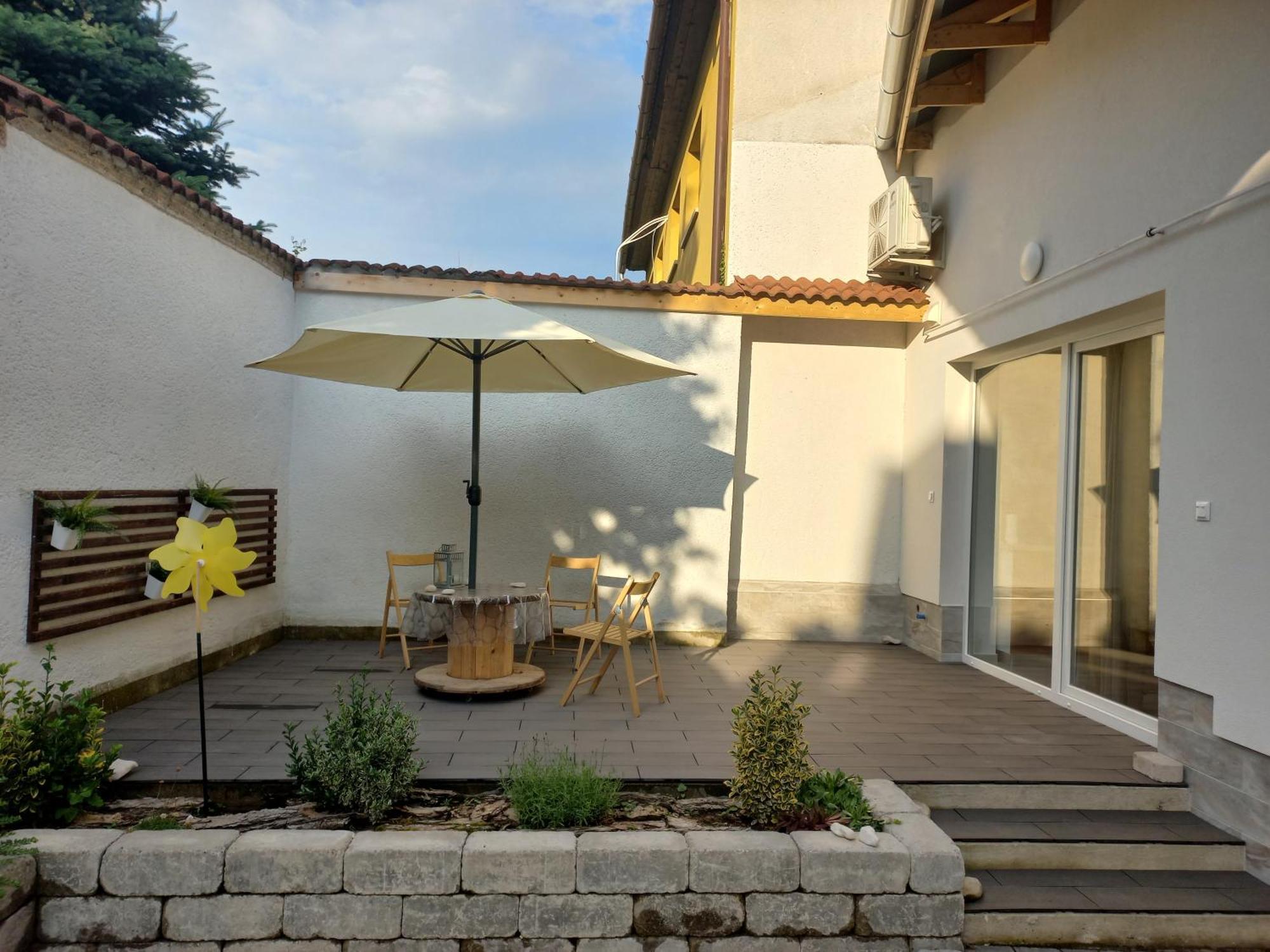 Major11 Apartman - Zsolnay Negyed Pecs Bagian luar foto